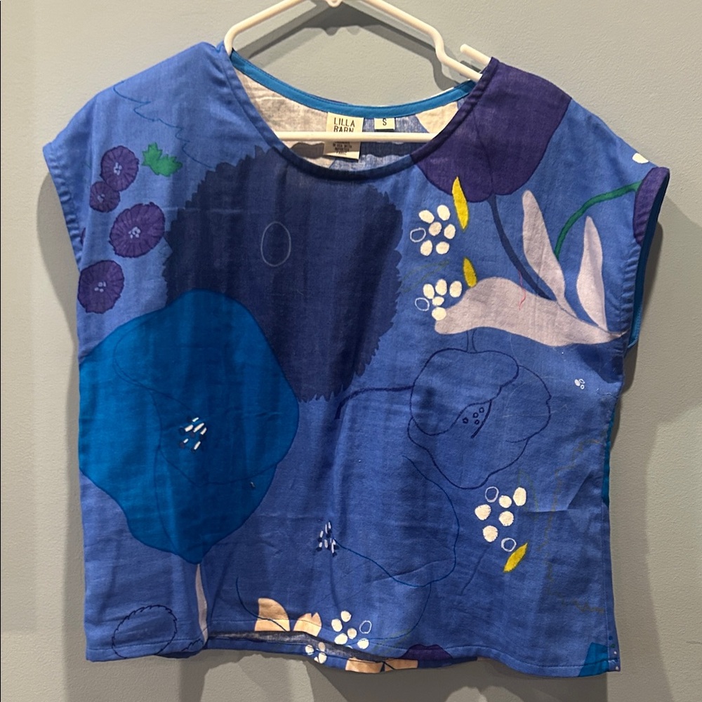 Blue Floral Lilla Barn Muscle tee
